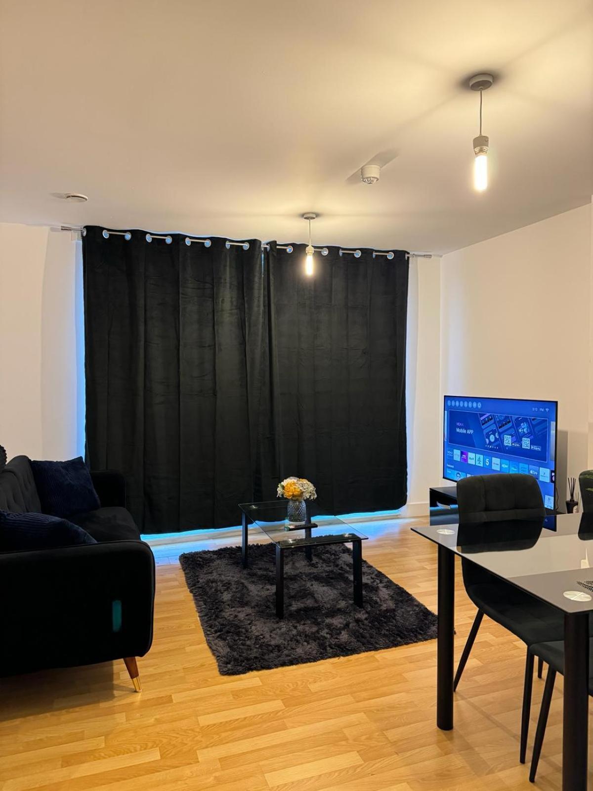 Spacious 2 Bedrooms Apartment In Stratford 런던 외부 사진