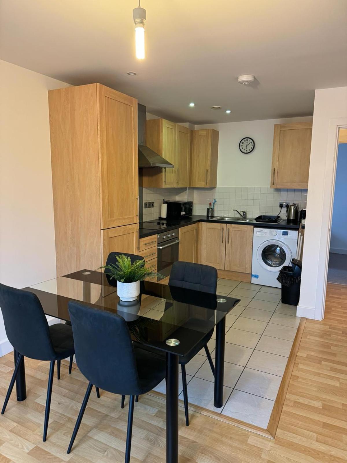 Spacious 2 Bedrooms Apartment In Stratford 런던 외부 사진