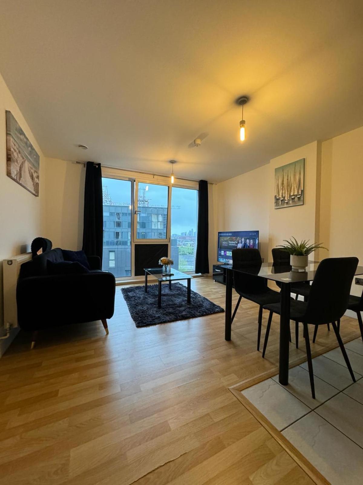 Spacious 2 Bedrooms Apartment In Stratford 런던 외부 사진