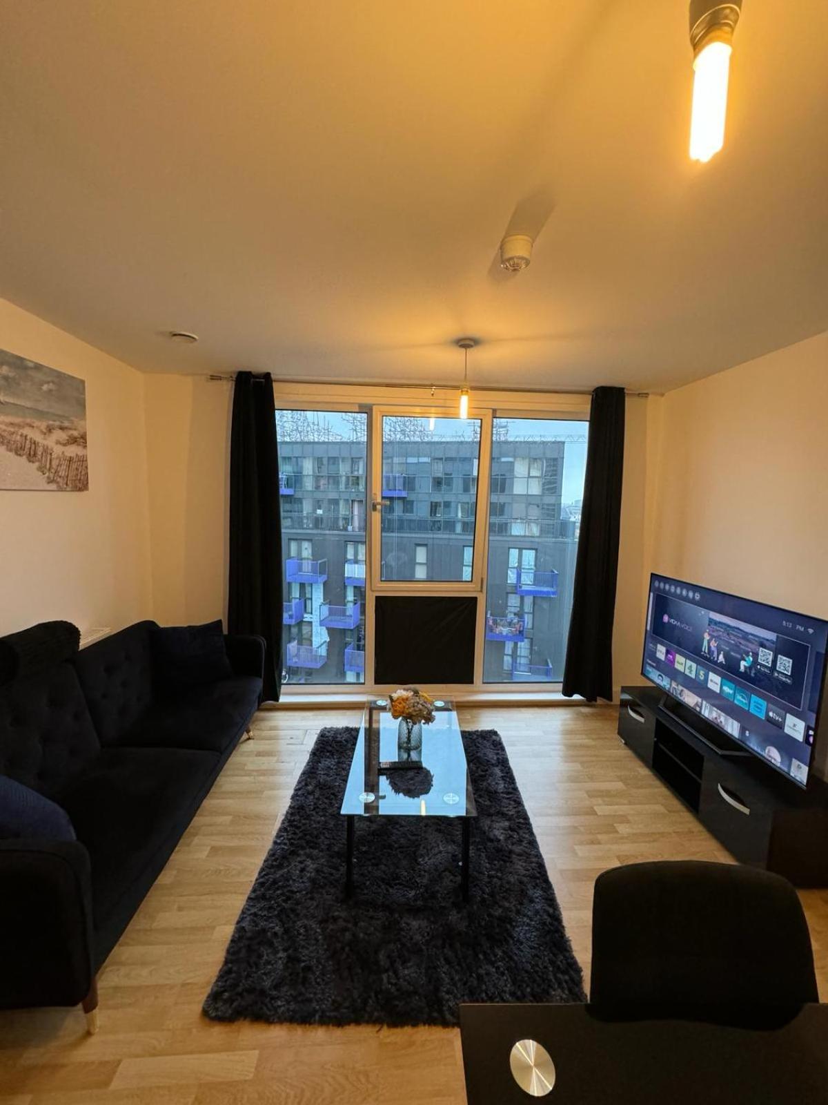 Spacious 2 Bedrooms Apartment In Stratford 런던 외부 사진