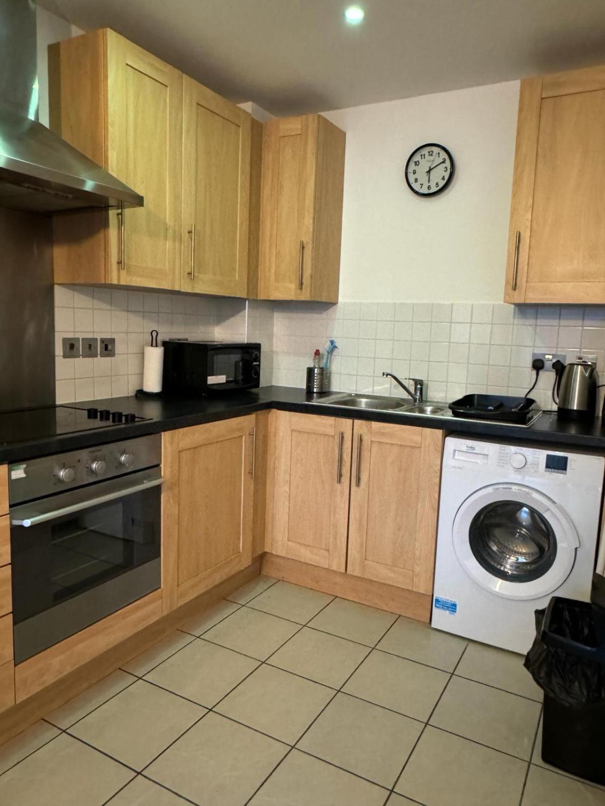 Spacious 2 Bedrooms Apartment In Stratford 런던 외부 사진
