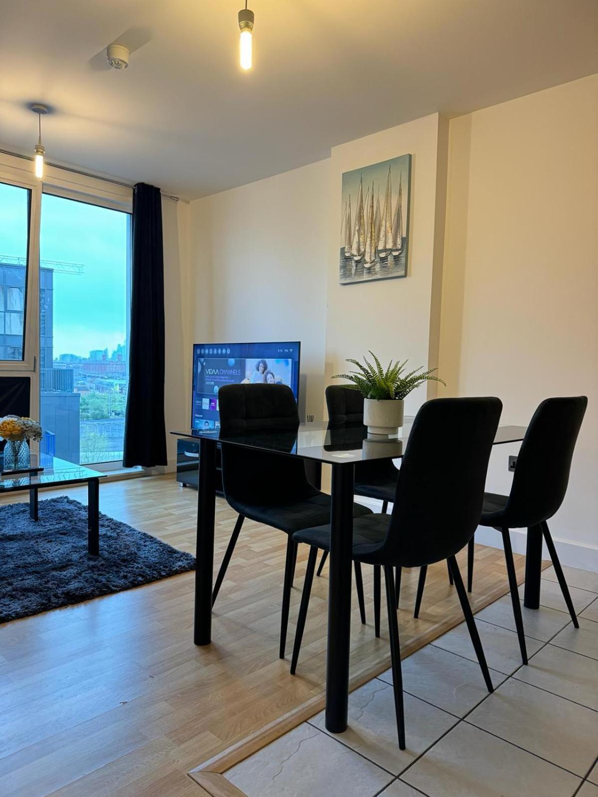 Spacious 2 Bedrooms Apartment In Stratford 런던 외부 사진