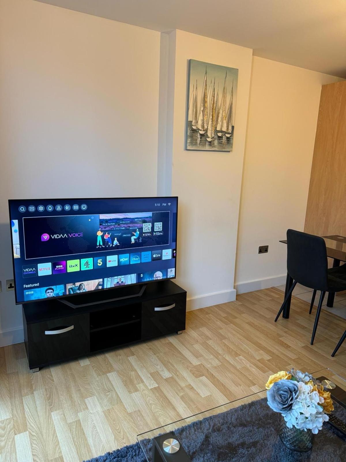 Spacious 2 Bedrooms Apartment In Stratford 런던 외부 사진
