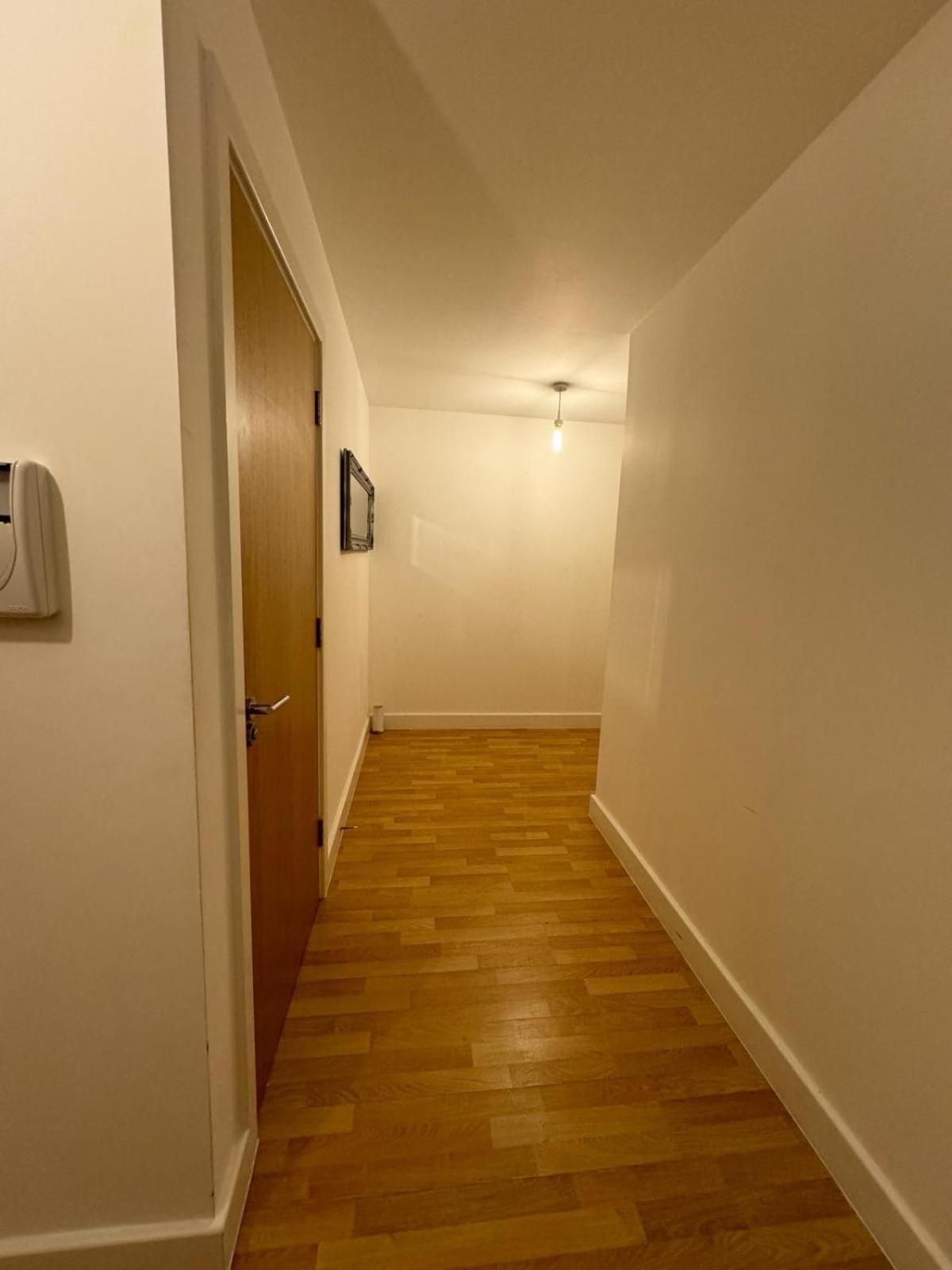 Spacious 2 Bedrooms Apartment In Stratford 런던 외부 사진